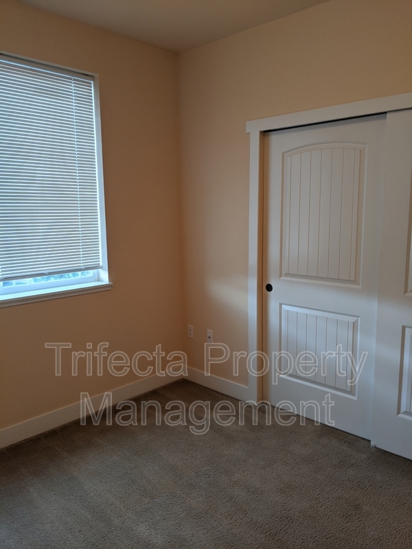 Building Photo - 2445 Windrow Dr