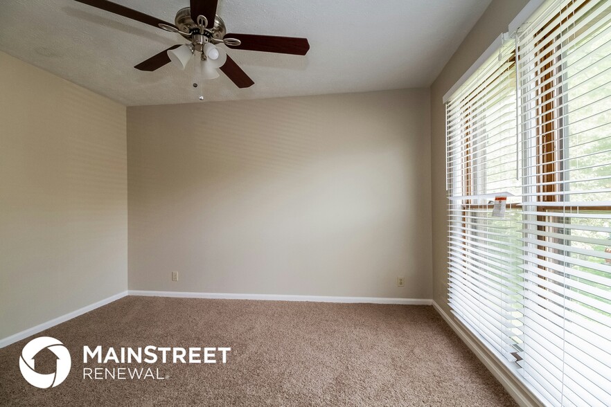 Building Photo - 5600 Wooded Lake Dr