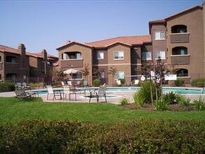 Building Photo - 1 Bed 1 Bath Roseville Condo Garage Attached