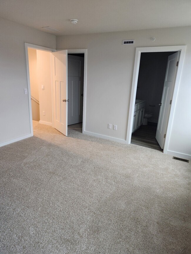 Building Photo - 693 Olivia St