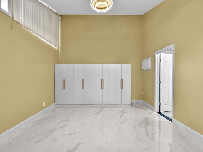 Building Photo - 12549 Woodmill Dr