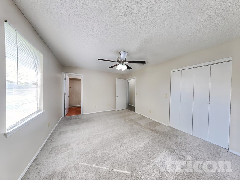 Building Photo - 10719 Lippizan Dr