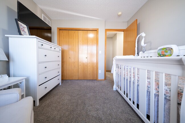 Building Photo - 20647 Hampshire Way