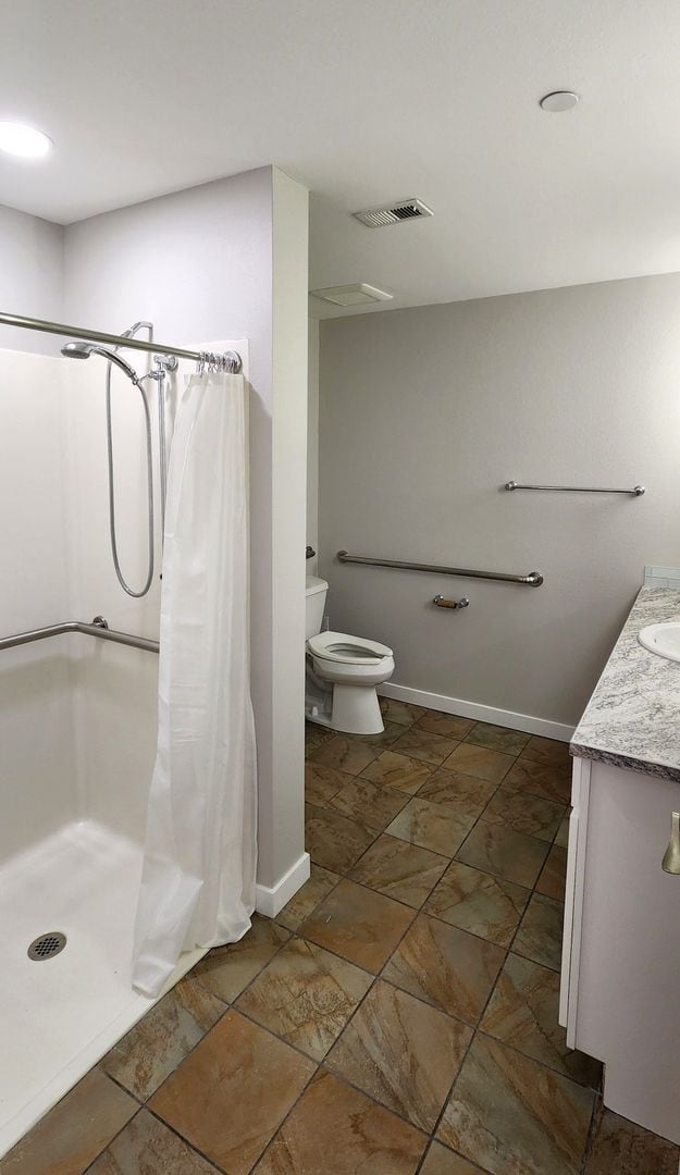 Building Photo - YEAR ROUND 2 Bedroom/2 Bathroom with Amenities Included