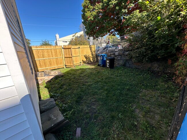 Building Photo - 26 E Oxford St