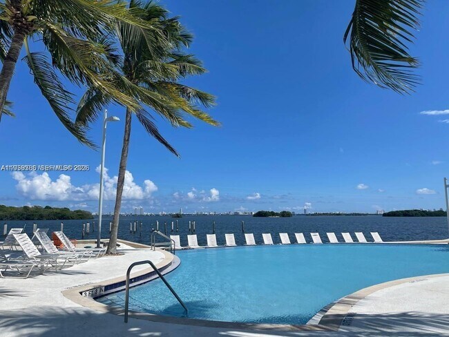 Building Photo - 650 NE 64th St