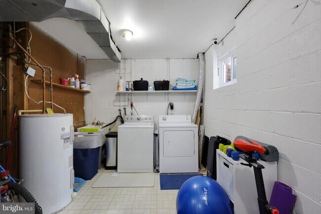 Building Photo - 3290 Applegate Ct