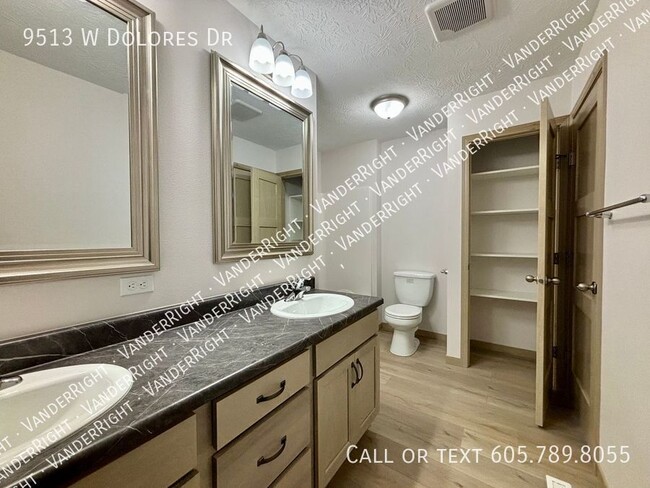 Building Photo - 9513 W Dolores Dr