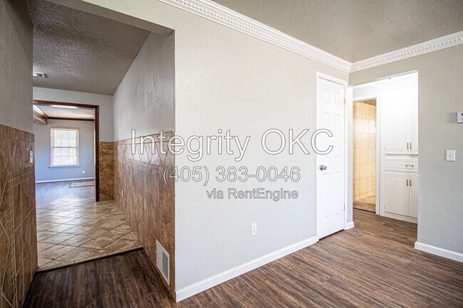 Building Photo - 4101 SE 45th St
