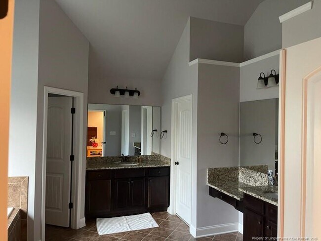 Building Photo - 3209 Cragburn Pl