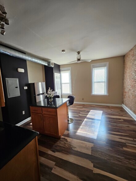 Building Photo - 926 Belmont Ave