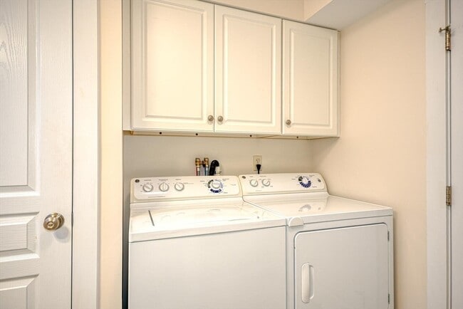 Building Photo - 319 Forge Village Rd