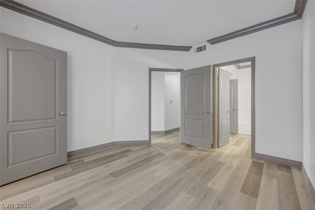 Building Photo - 5525 W Flamingo Rd