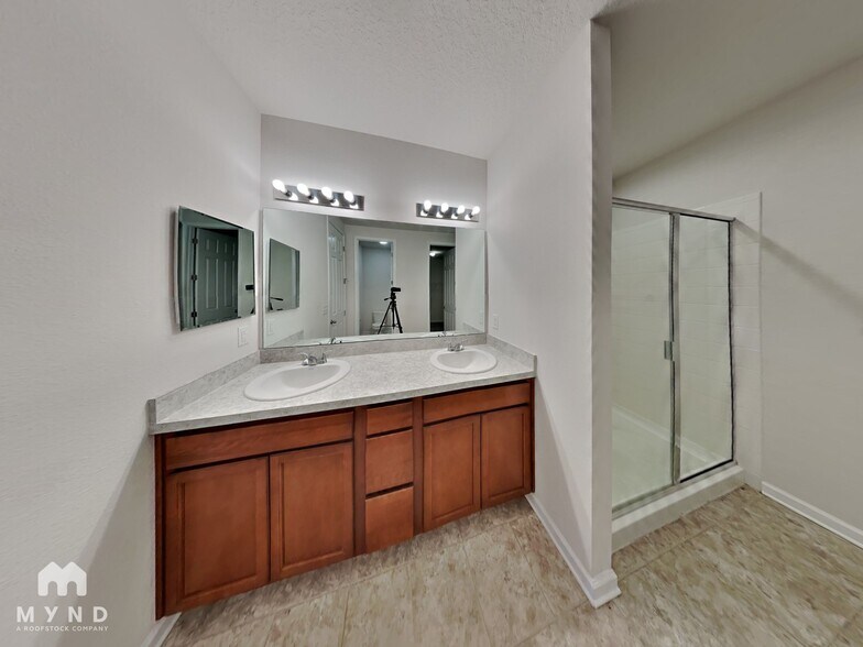 Building Photo - 2880 Alpin Dr