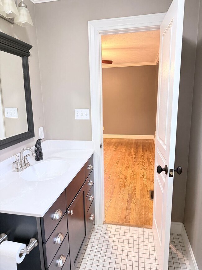 Building Photo - Beautiful brick, ranch home in the Enka School district. 3 bedrooms, 2 bathrooms!