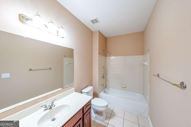 Building Photo - 1128 Southland Bluff