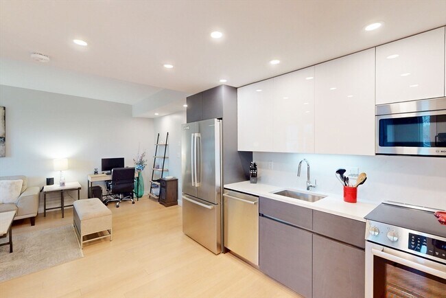 Building Photo - 932 Broadway