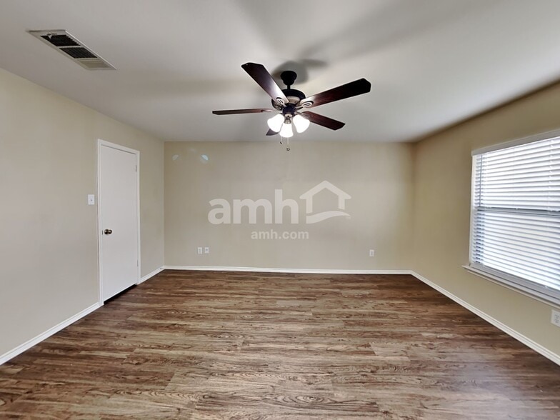 Building Photo - 1227 Deerhound Pl