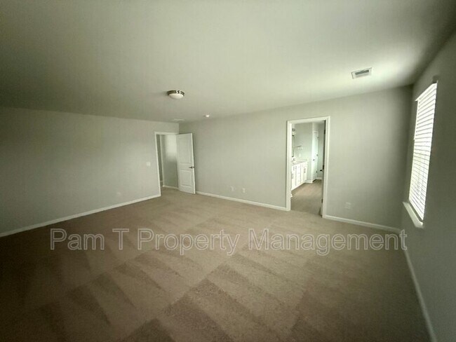 Building Photo - 400 Airways Ave