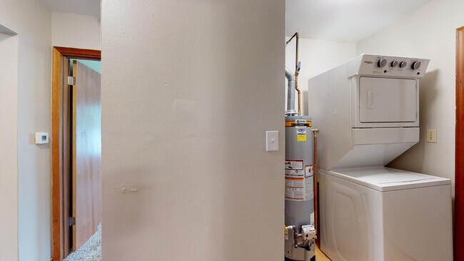 Building Photo - Affordable 1 Bedroom Duplex with W/D in unit