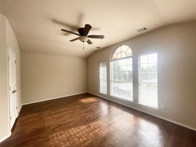 Building Photo - 10512 Hainsworth Park Dr