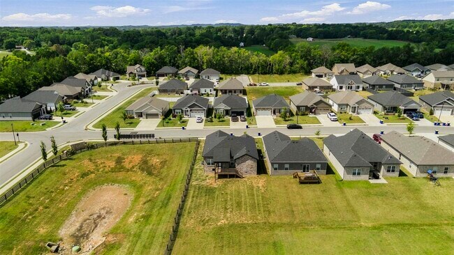 Building Photo - 845 Poplar Log Dr
