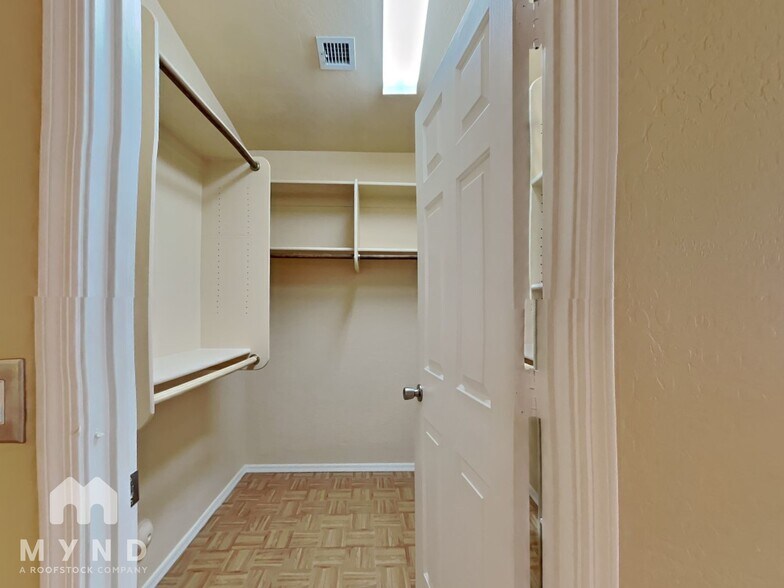 Building Photo - 12813 W Aster Dr