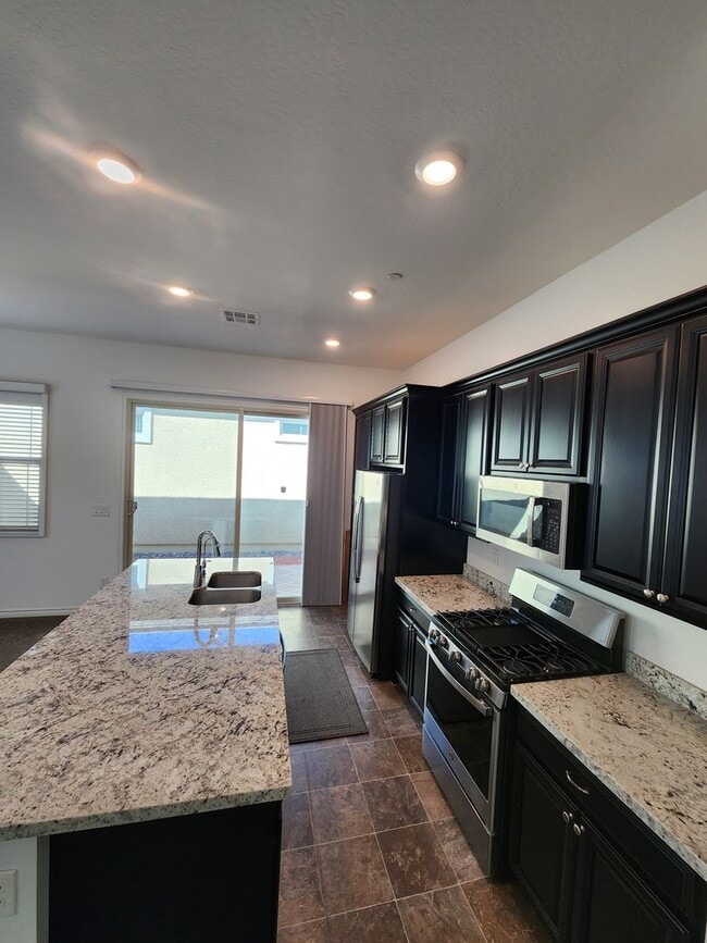 Building Photo - Guard-Gated Cadence 55+ Community | 2 Bed | Single Story Home