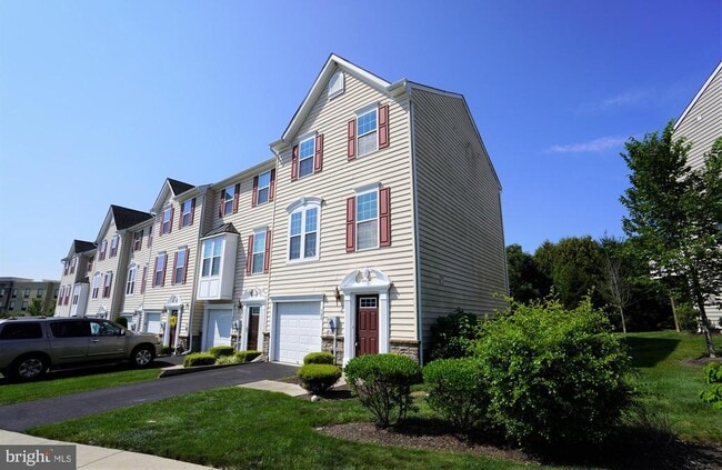 Building Photo - 900 Susan Cir