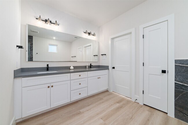 Building Photo - 5630 Bertellis Ln