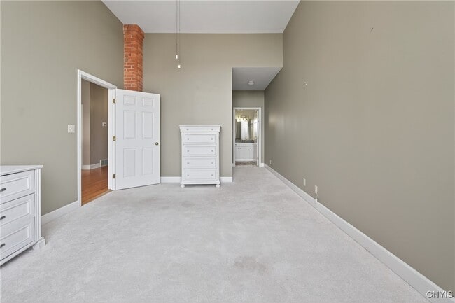 Building Photo - 526 Plum St