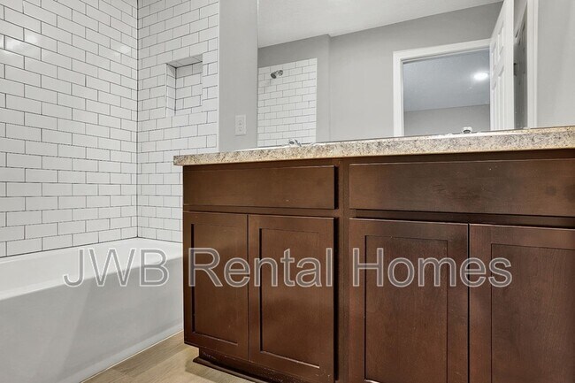 Building Photo - 1451 W 15th St