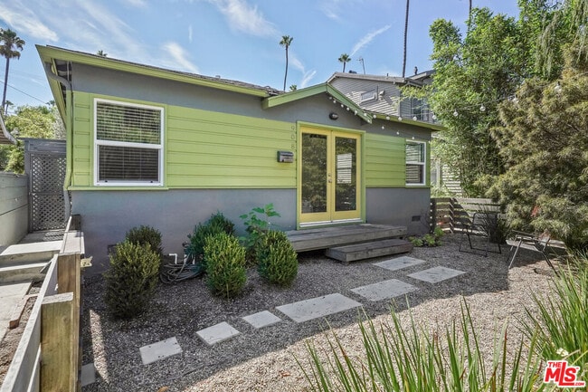 Building Photo - 908 Venezia Ave