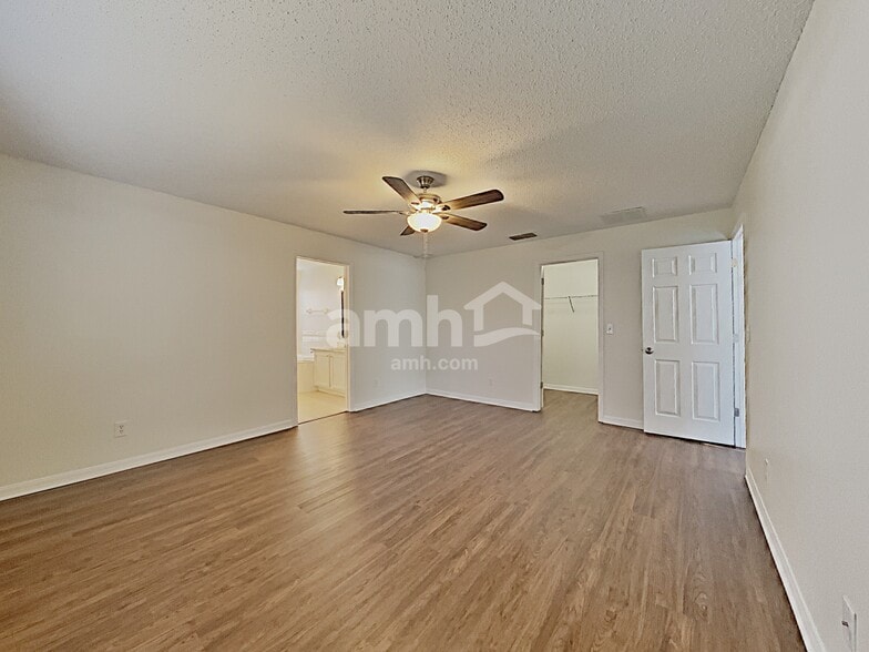 Building Photo - 1066 Bluegrass Dr