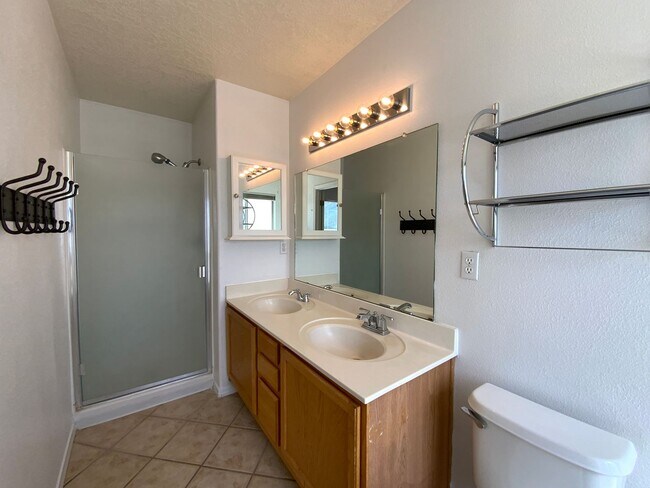 Building Photo - 4 Bedroom Single Story Home Available Near...