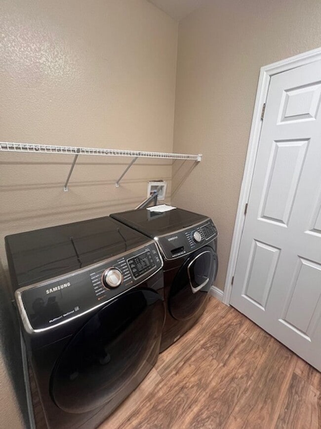 Building Photo - Cul-de-Sac Gated Community / Gated Communi...