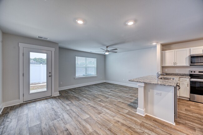 Building Photo - 103 S Grassland Rd