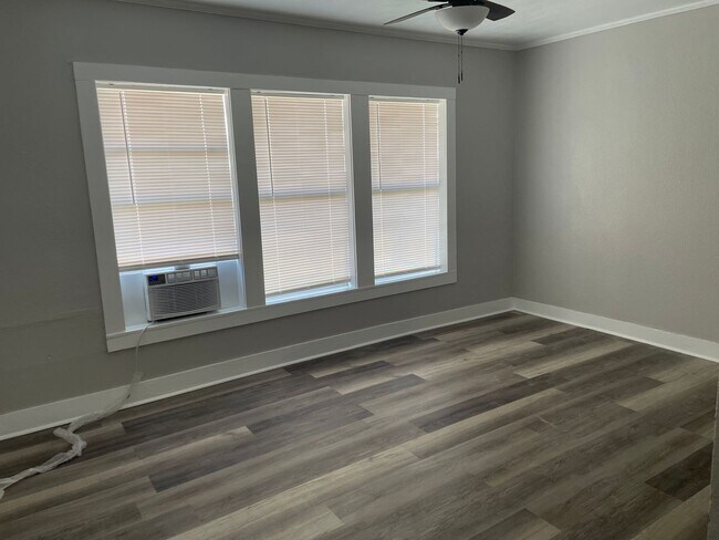 Building Photo - 1309 5th St