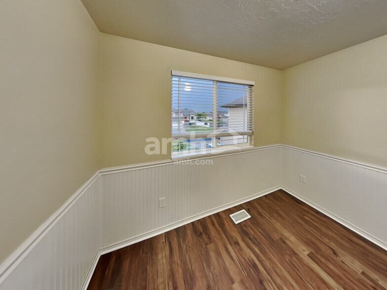Building Photo - 1015 Westbury Ct