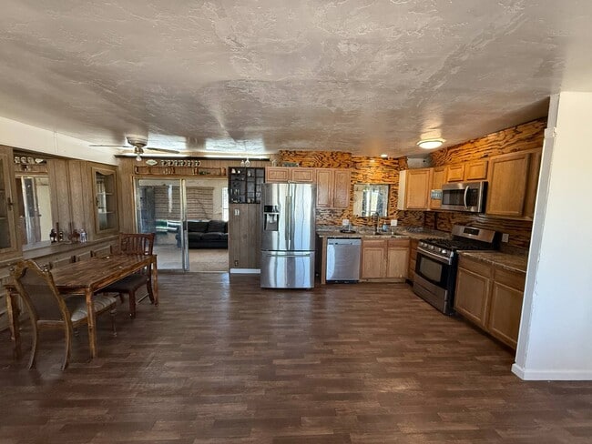 Building Photo - 8221 S Taylor Ln