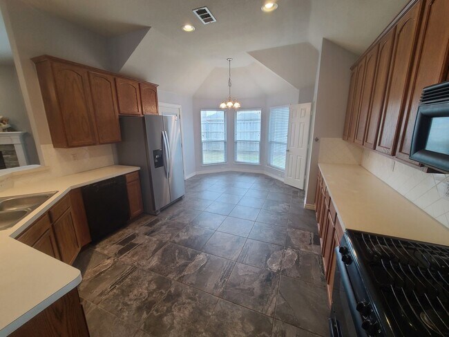 Building Photo - Rowlett Home in Great Location w/ Community Park, Pools, & Playground. Includes All Appliances!