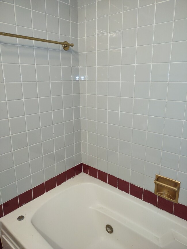 Building Photo - 5056 Jarvis Ave