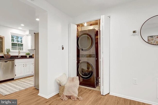 Building Photo - 37 Alden Ct