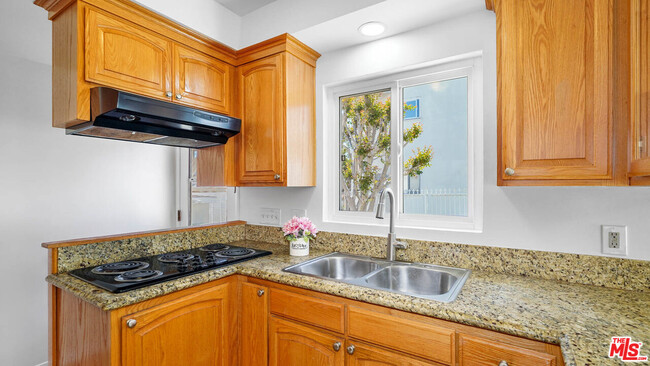Building Photo - 5320 W 57th St