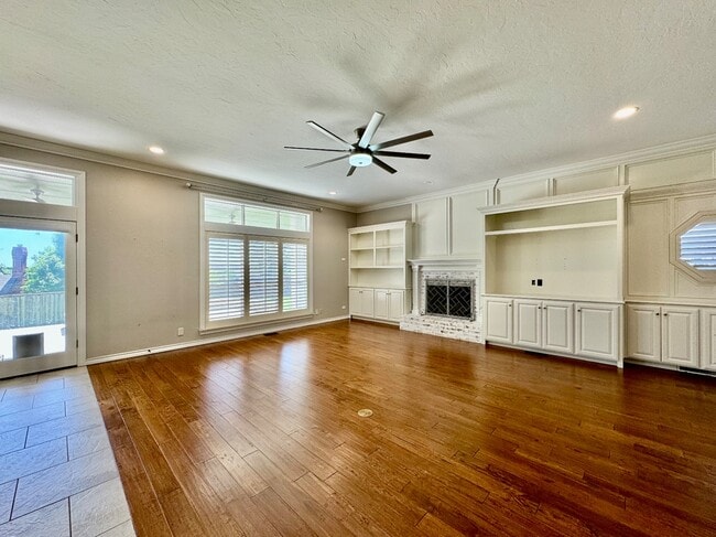 Building Photo - 2600 Sweetbriar Ct