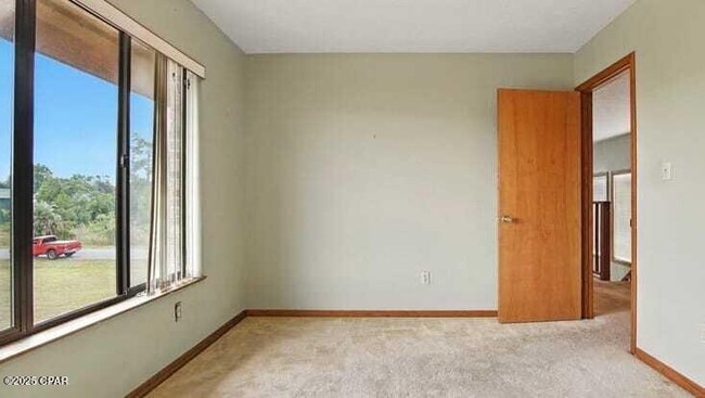 Building Photo - 833 W Pierson Dr