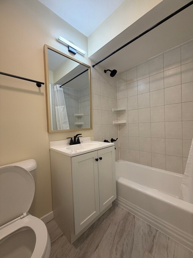 Building Photo - 3837 Emerson Dr