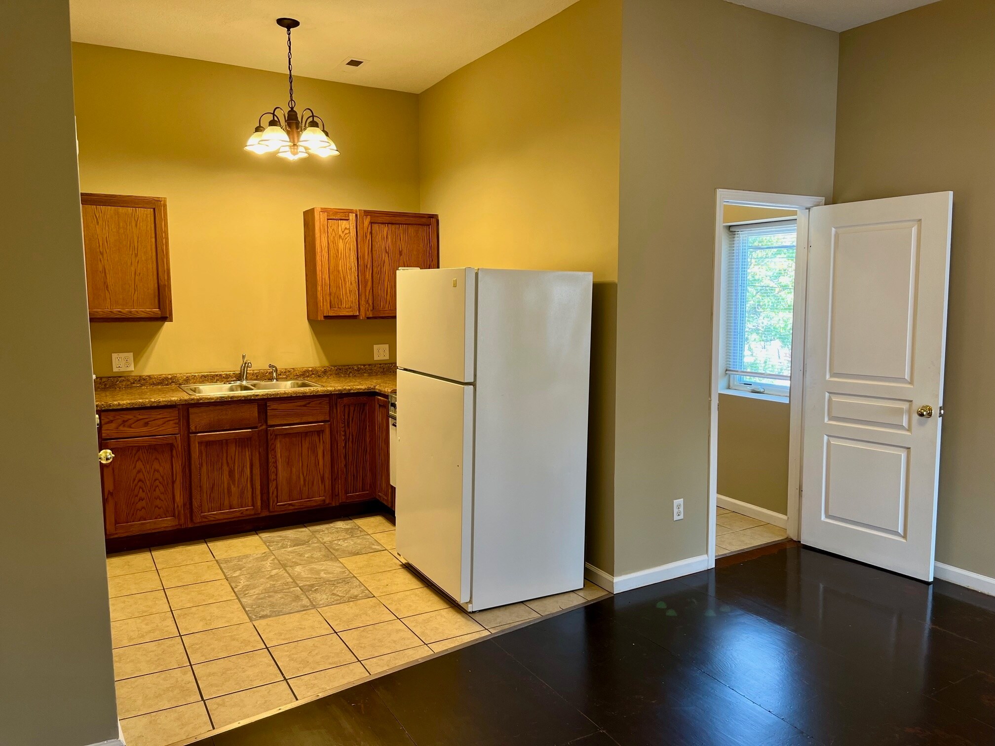 Building Photo - 105 W Market St