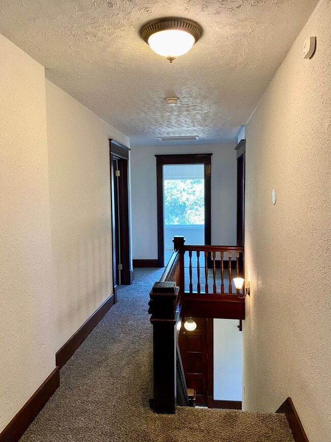 Building Photo - $2,200 - 4 Bed / 3 Bath Beautiful Home in ...