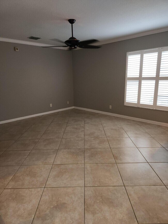 Building Photo - 5242 Victoria Cir
